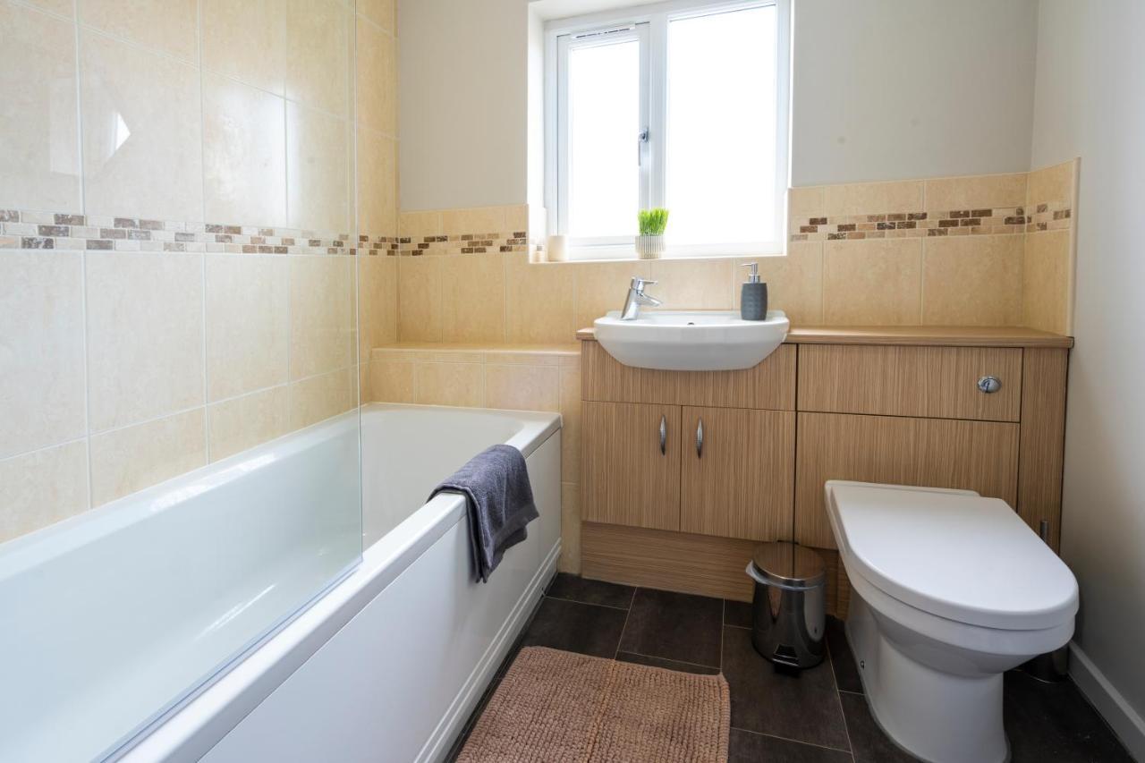 Bright & Modern 4 Bedroom Townhouse Stafford Dış mekan fotoğraf